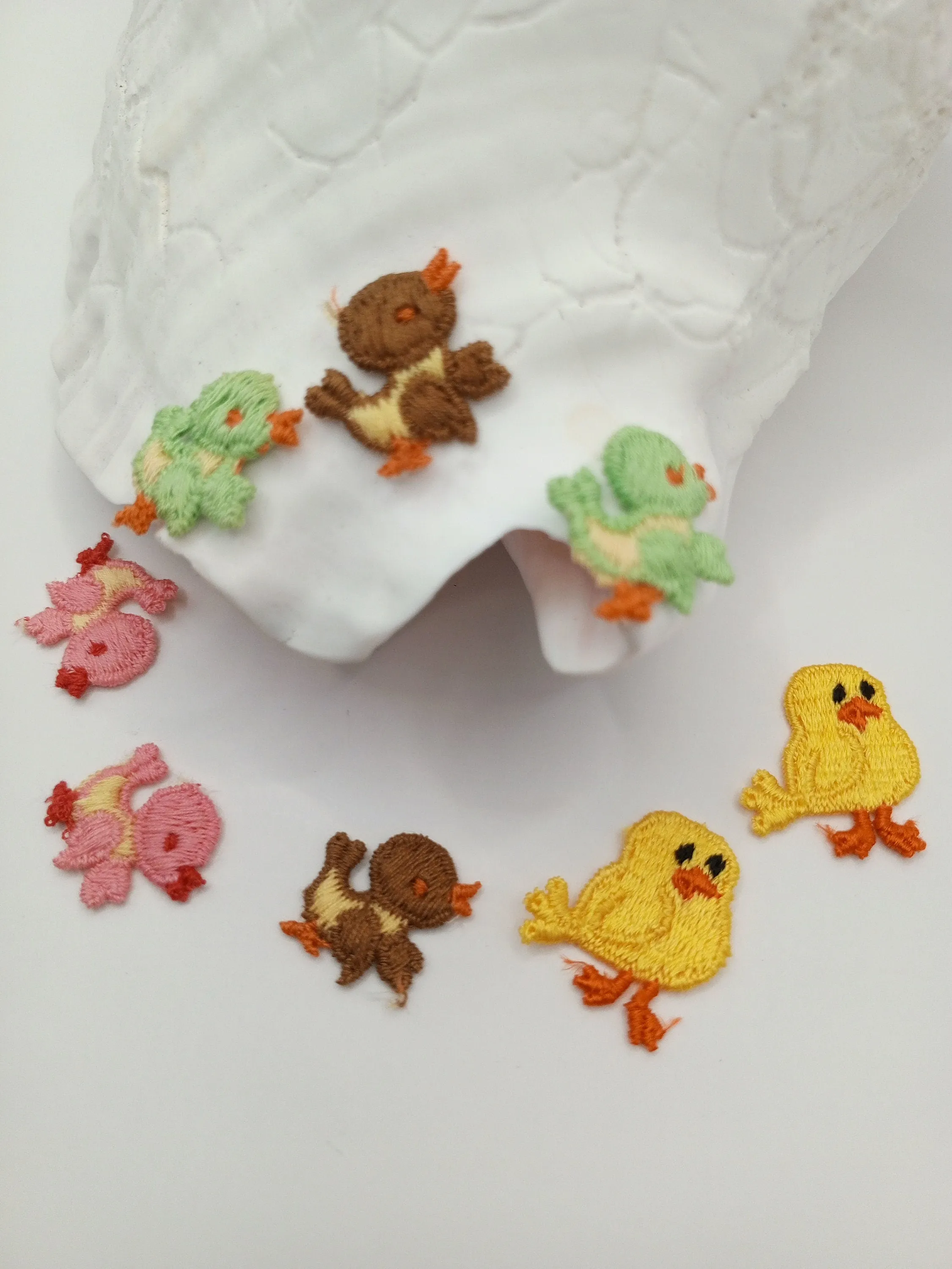 8 pieces VINTAGE Pink Lime Brown BIRDS Yellow CHICK Appliques Cute Decorative Sew on Patches 502