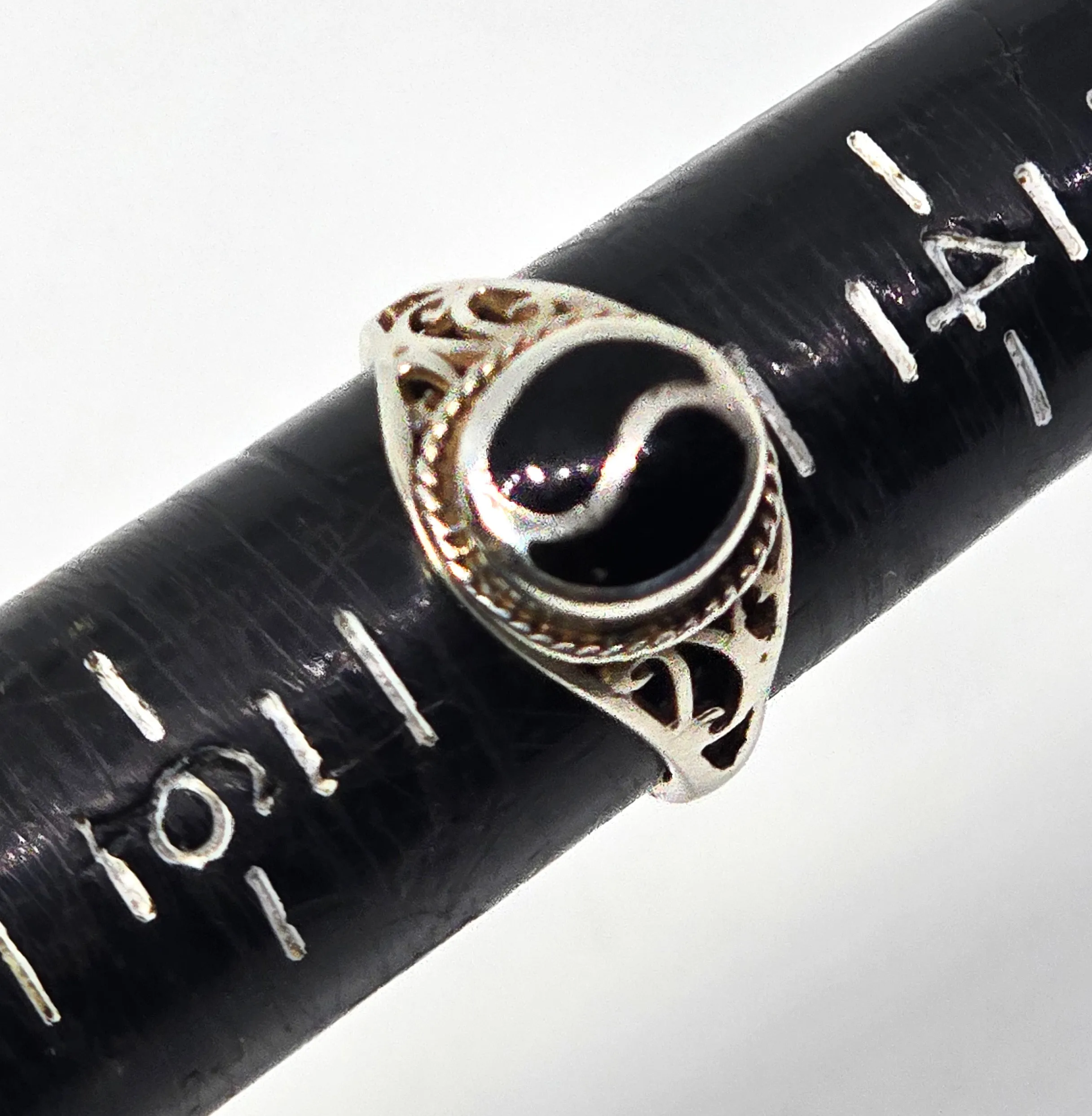 Black enamel Balance Ying Yang vintage tribal retro filigree sterling silver ring size 5