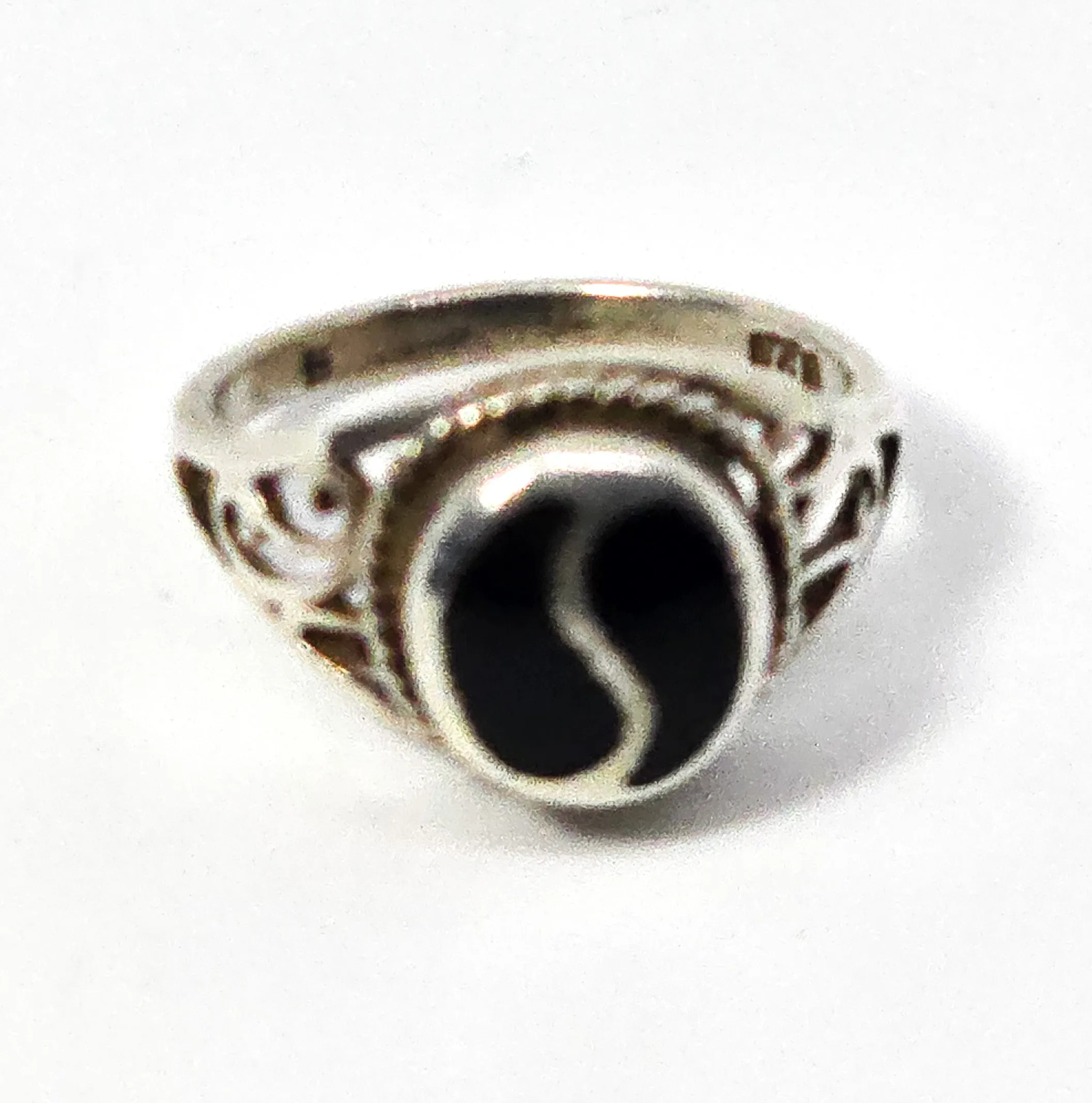 Black enamel Balance Ying Yang vintage tribal retro filigree sterling silver ring size 5