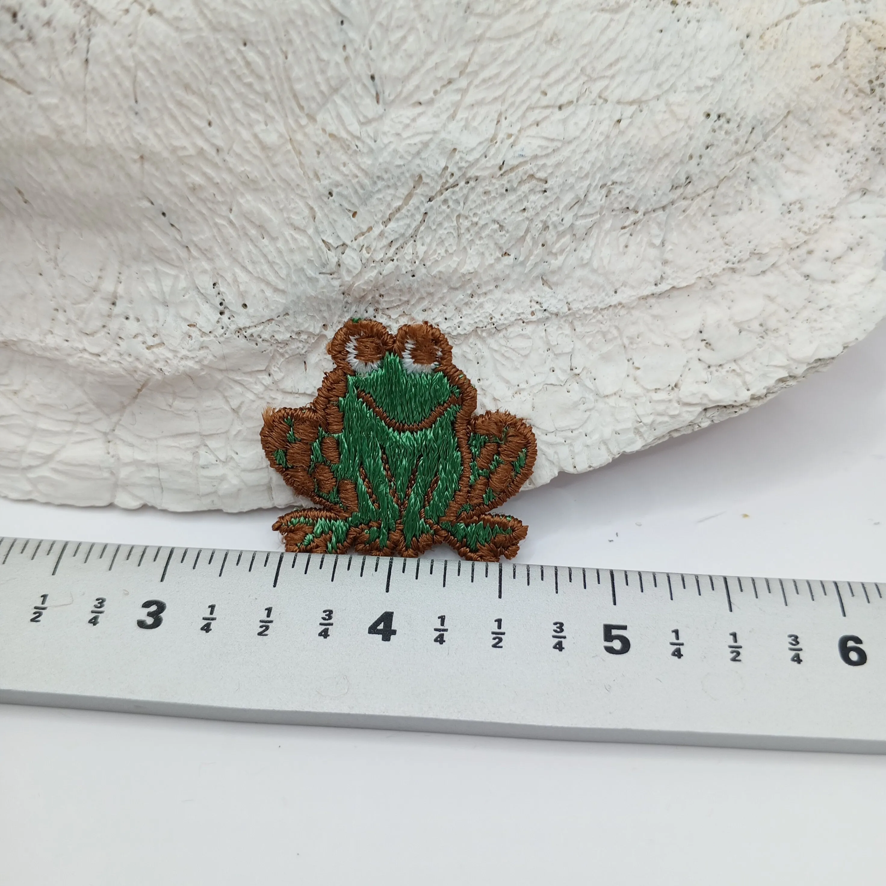 Brown green frog Patches sewing appliqué #457