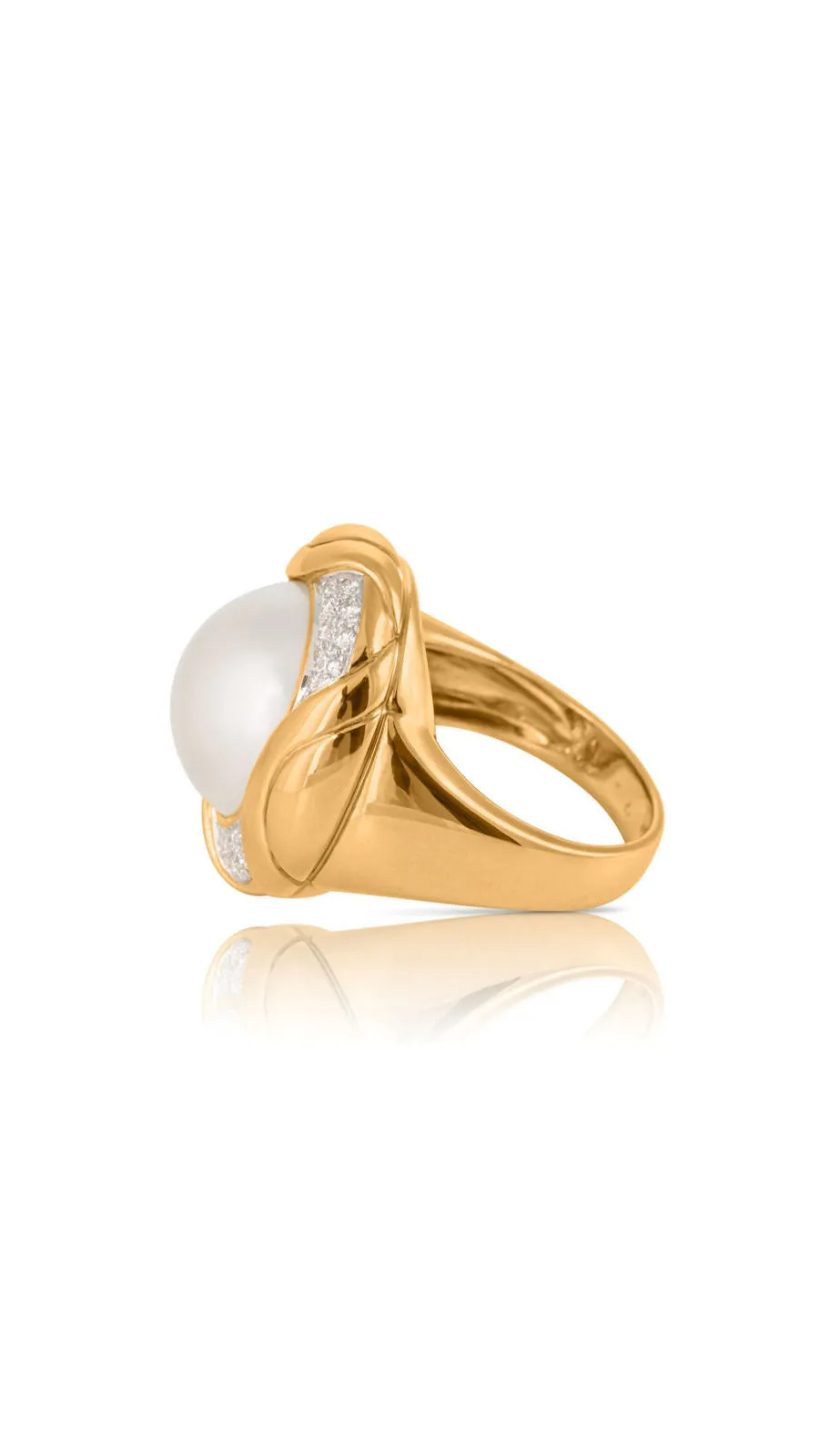 Contemporary 18K Round Mabe Pearl And Diamond Ring
