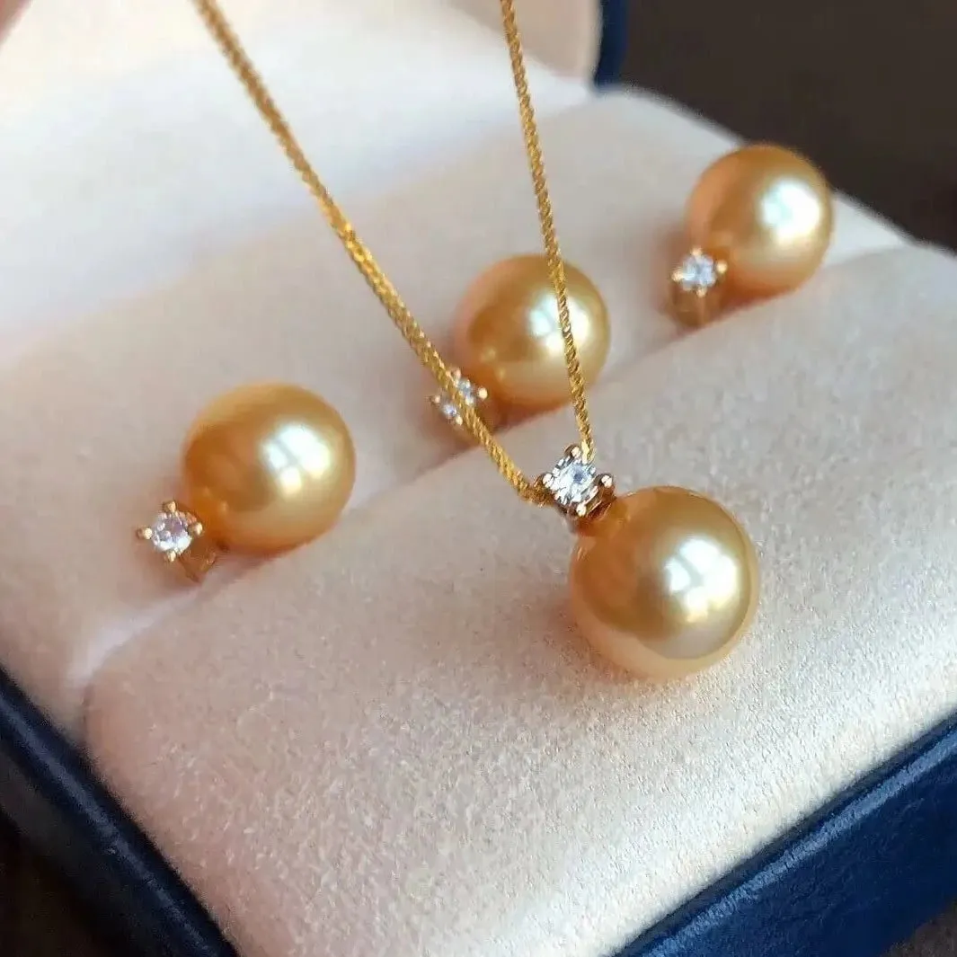 Forever Elegant 8.0-9.0 mm Golden South Sea Pearl Pendant & Diamond in G18K