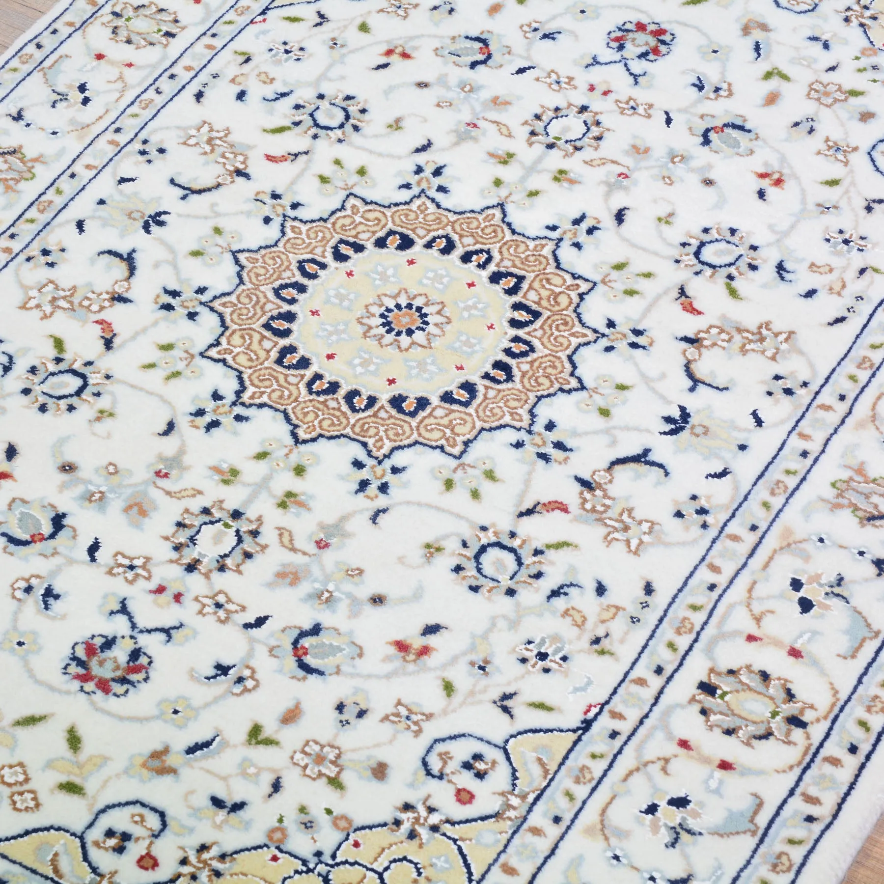 Hand-Knotted Oriental Handmade Tribal Nain Design Rug (Size 2.8 X 4.1) Cwral-10845