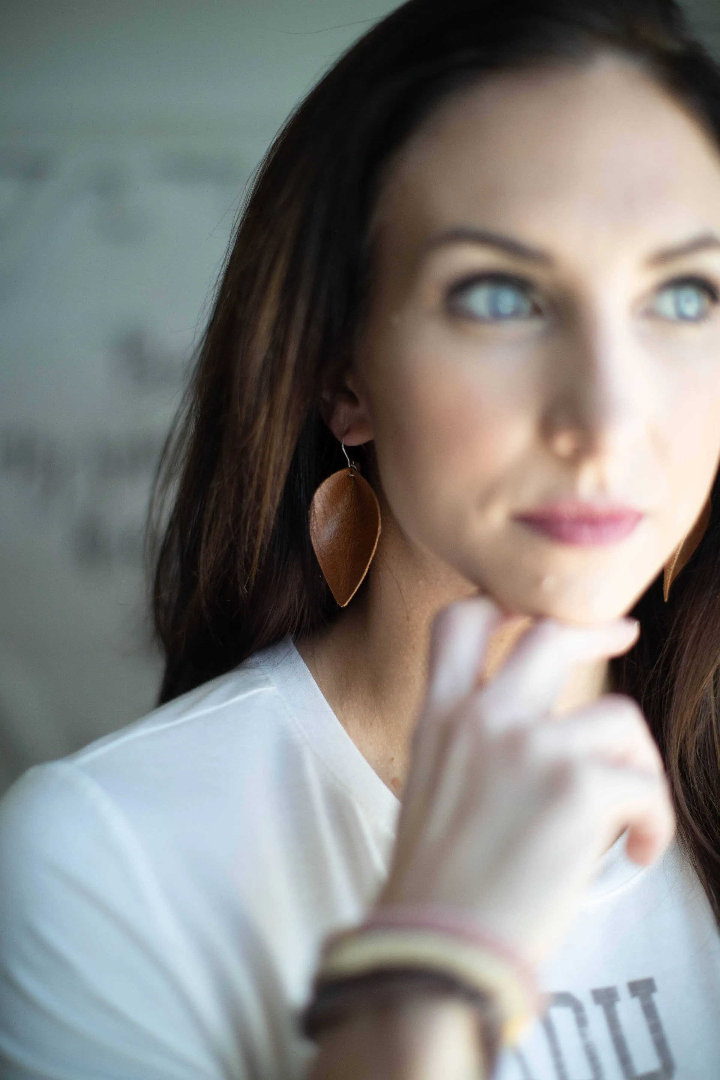Leather Petal Earring ''Worn Brown''