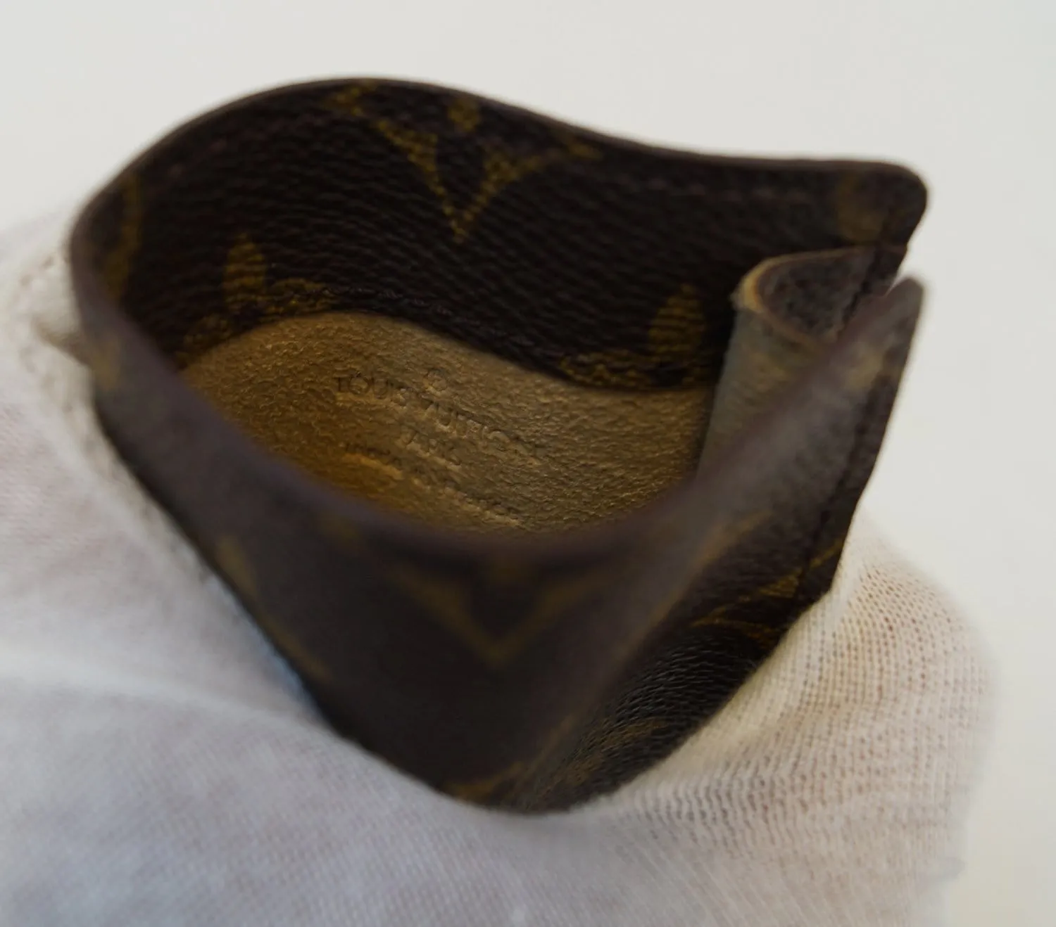LOUIS VUITTON Monogram Etui a lunettes Simple Glasses Case