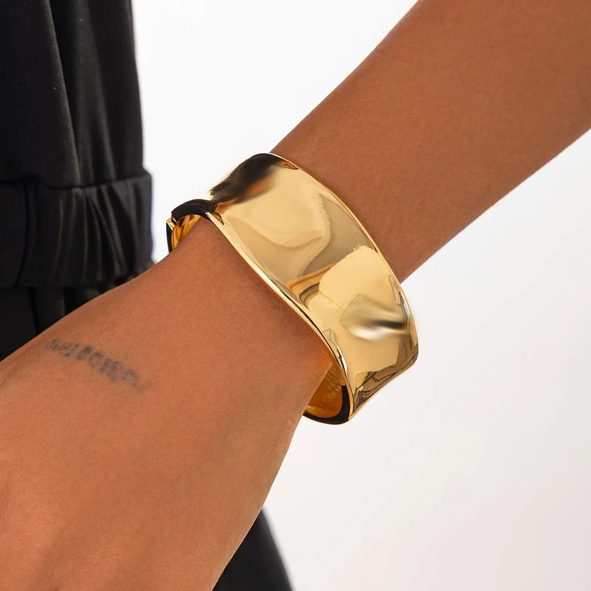 Minimalist Chunky Glossy Curved Bangle Bracelet