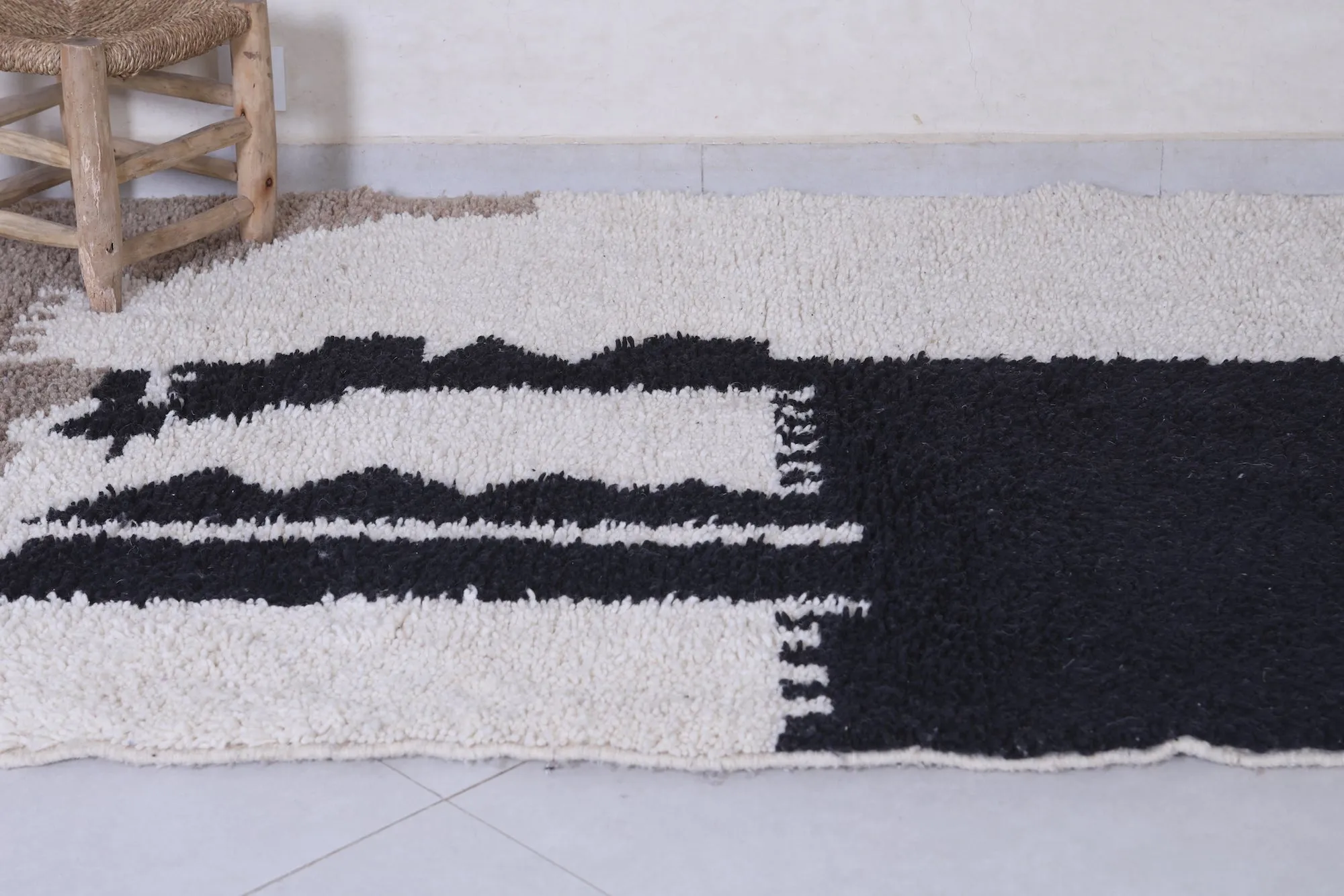 Moroccan Handmade Rug 4.6 x 6.3 Ft - Vintage Wool Design
