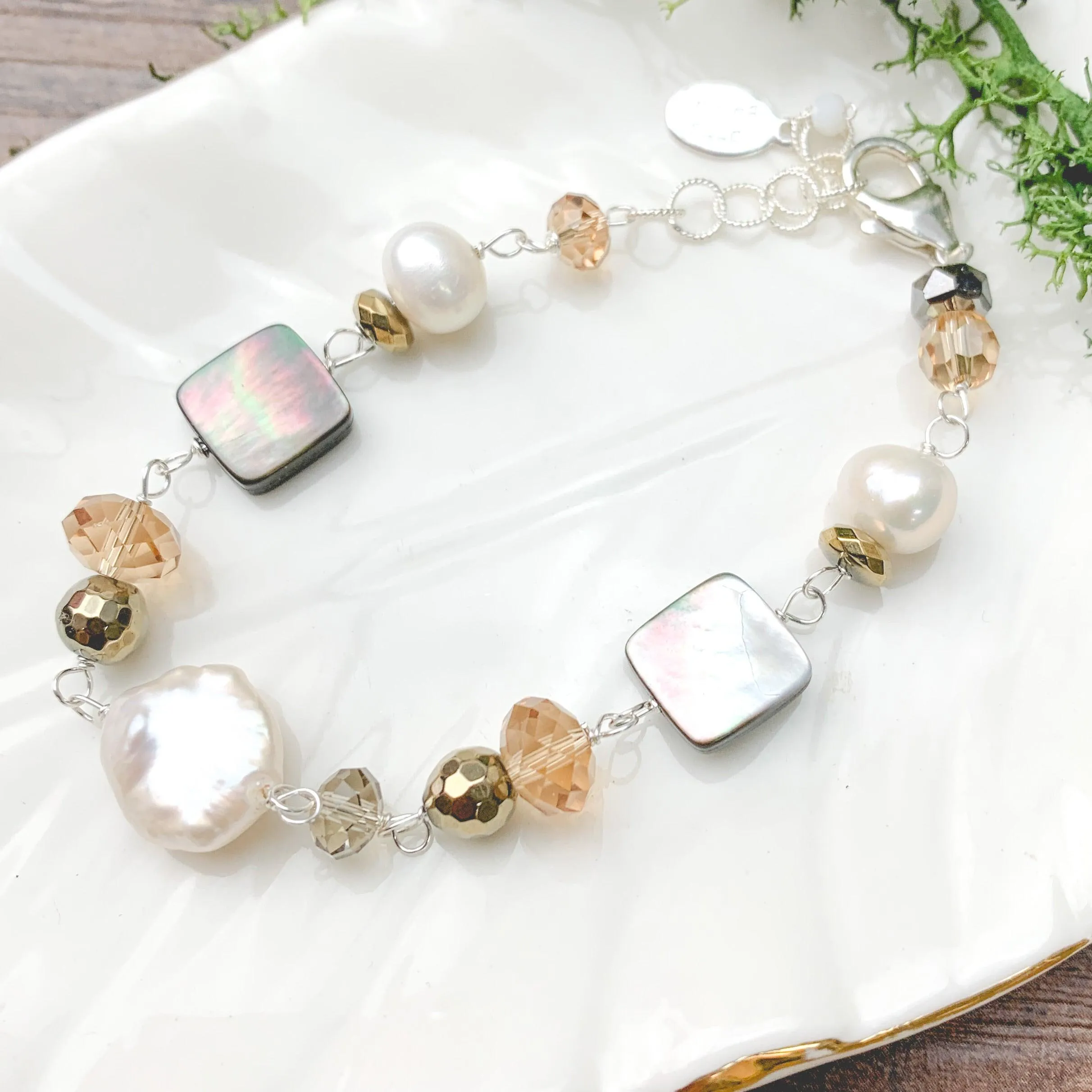 Mother of Pearl and Pearls Elegant Bracelet
