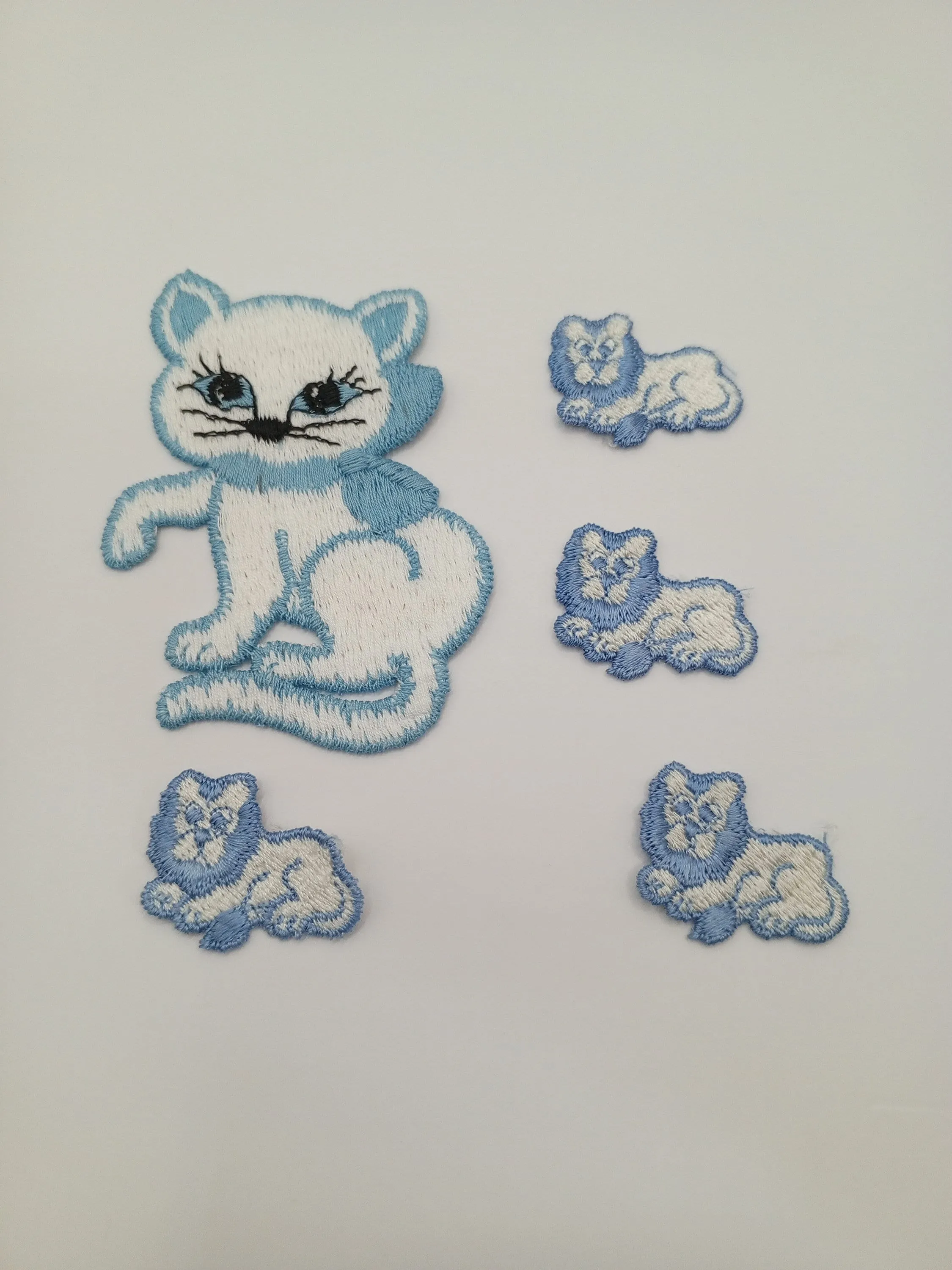 VINTAGE Cat Applique Sewing Embroidered Patch and Cute Blue lions embroidery decorative patches appliques 5pcs Pack #500