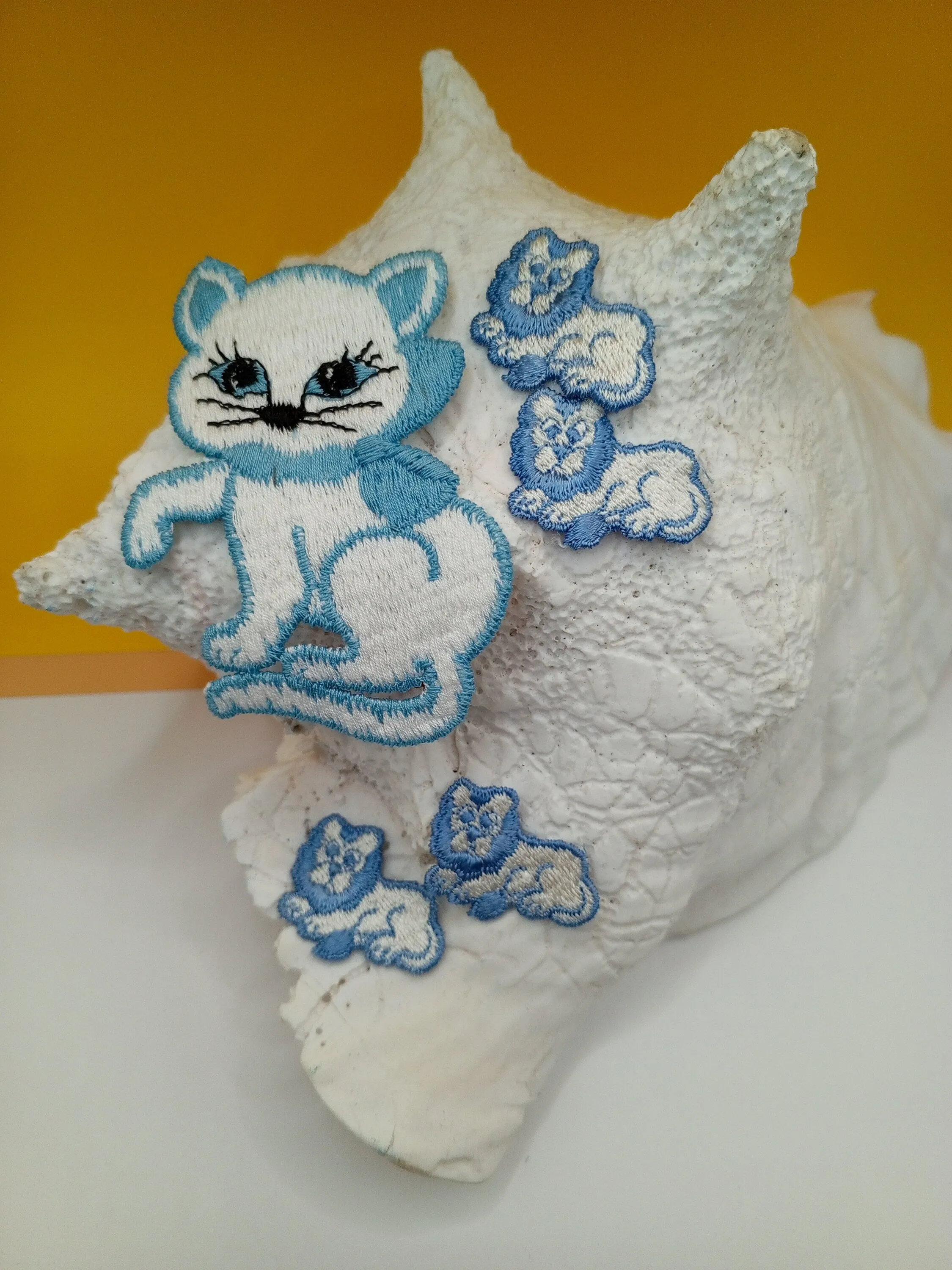 VINTAGE Cat Applique Sewing Embroidered Patch and Cute Blue lions embroidery decorative patches appliques 5pcs Pack #500